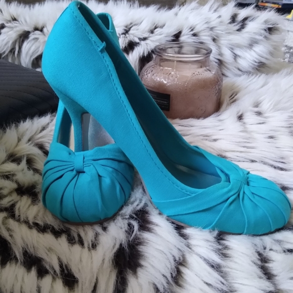 Wild Diva Round Toe Blue Heels - Picture 3 of 7